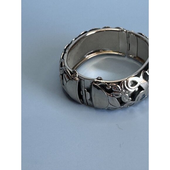 Silver-Tone Floral Vine Hinged Bangle Bracelet 7" Around 1" Wide Elegant Design - Picture 5 of 8